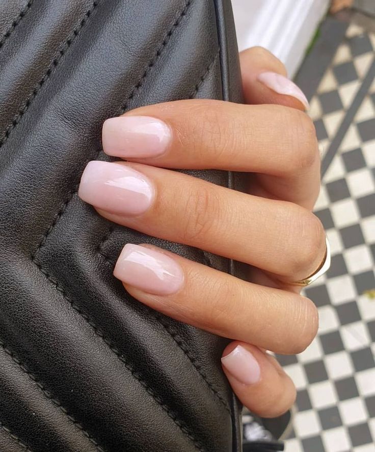 One Colour Nails Short, Squarvole Nails, Summer Neutral Nail Colors, Nail Trend 2024, Dip Nail Inspiration, Summer Nails Neutral, Classy Summer Nails Simple, Dip Powder Nails Colors Summer, Rosé Nails