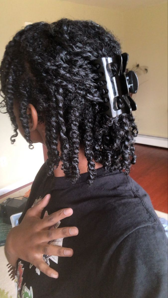 Twist With Claw Clip, Cute Protective Styles, Girl Goals, Natural Twists, Short Locs, Short Locs Hairstyles, Girl Hair Styles, Natural Hair Twists, Hair Twist