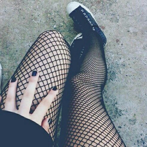 Soft Grunge Hair, Look Grunge, Tokyo Street Fashion, Hipster Grunge, Rock Punk, Fishnet Stockings, Grunge Style, Edgy Outfits, Grunge Aesthetic