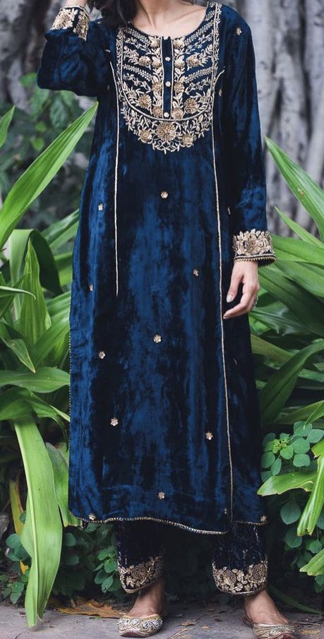 Punjabi Velvet Suits, Velvet Indian Suits, Valvet Work Suit, Embroidery On Velvet Suits, Velvet Suit Embroidery Designs, Velvet Punjabi Suits Party Wear, Velvet Embroidery Suits, Pakistani Velvet Suits Party Wear, Blue Earrings Indian