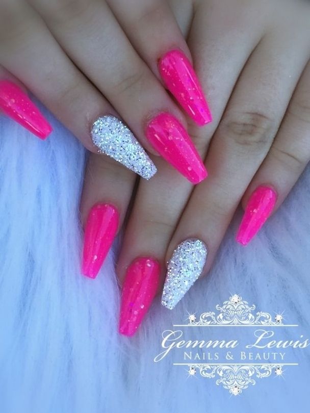 Hot Pink Barbie Nails, Pink Barbie Nails, Pink Acrylic Nail Designs, Hot Pink Barbie, Barbie Pink Nails, Bright Pink Nails, Neon Pink Nails, Barbie Nails, Nails With Glitter