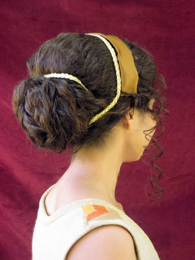 Greek hairstyle Ancient Greek Hair, Ancient Greece Fashion, Greek Goddess Hairstyles, Roman Hair, Roman Hairstyles, Greek Hair, Historical Hairstyles, Weave Hairstyles Braided, Curly Weave