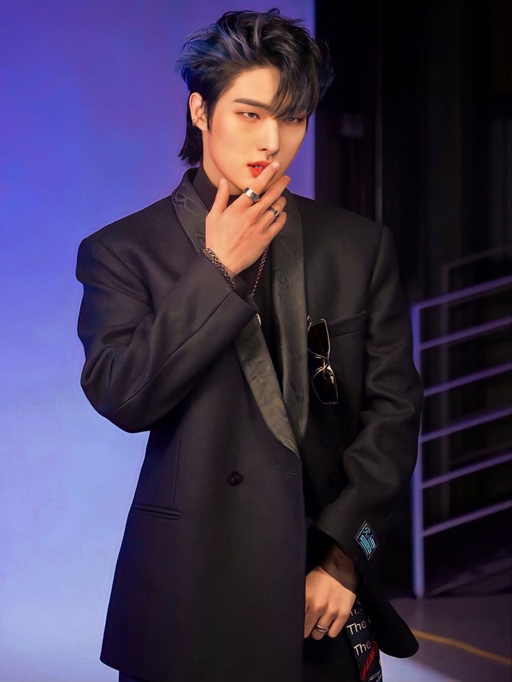 Mingi Ateez Blue Velvet Suit, Mingi Ateez Compression Shirt, Ateez Mingi Turtle Neck, Song Mingi Black Hair, Ateez Mingi Hot Pics, Mingi Hot Pic, Blue Velvet Suit, Teal Hair, Song Min-gi