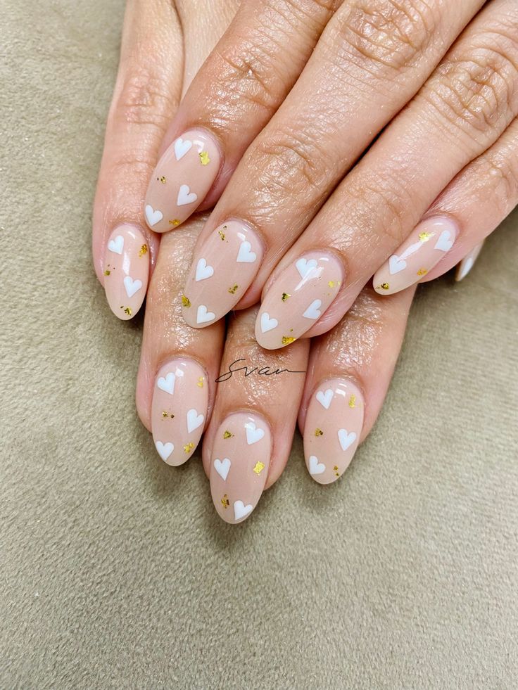 Nails With Gold Heart, White Nails With Gold Heart, Heart Wedding Nails, Gold Heart Nails Design, Pink And Gold Valentine Nails, Gold Heart Nails, White Nails Gold Heart, Gold Heart Nail Art, Engagement Nails