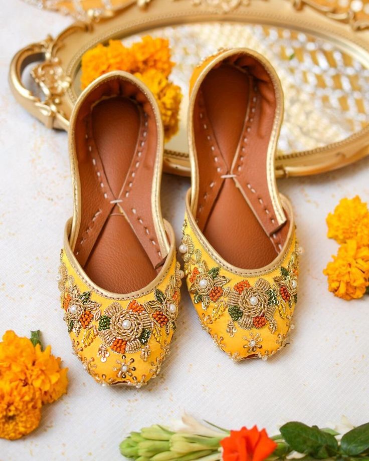 Beautiful embroidered khussai with cushion padding on soul. This item is not refundable, only accepting exchange Festive Navratri Flats With Zari Work, Festive Flats With Dori Work For Navratri, Festive Meenakari Flats, Traditional Flats With Zari Work, Bollywood Style Embroidered Flats For Navratri, Navratri Zari Work Flats, Festive Embroidered Flats For Navratri, Traditional Closed Toe Ballet Flats For Festive Occasions, Traditional Embroidered Flats For Navratri