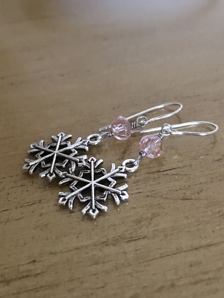 "Antique silver plated snow flake dangle earring ornate with a 6mm soft pink crystal glass beads, dangling 1.5\" \" long. Size if a penny. Hand made jewelry All purchase will arrive in gifts boxes Thanks for stopping by!" Antique Copper Jewelry, Angel Pendant Necklace, Large Pearl Earrings, Filigree Pendant Necklace, Gifts Boxes, Winter Earrings, Winter Jewelry, Snowflake Earrings, Snow Flake