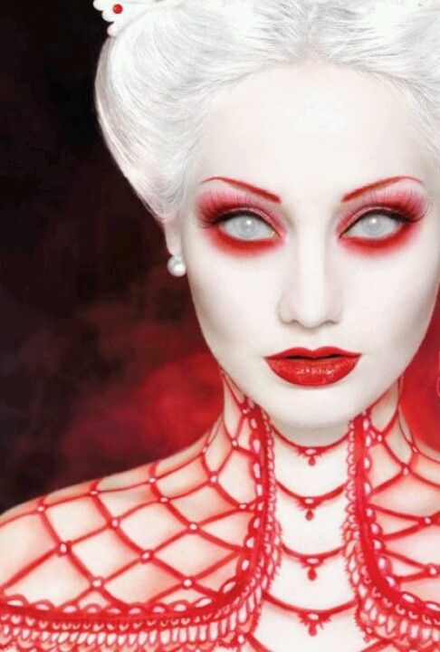 White and Red fantasy makeup. In my opnion this should be what the queen of hearts in ouatiw should look like.. Carnaval Make-up, Fantasy Make-up, Drag Make-up, Horror Make-up, Special Fx Makeup, Horror Makeup, Red Makeup, Special Effects Makeup, Halloween Costumes Makeup