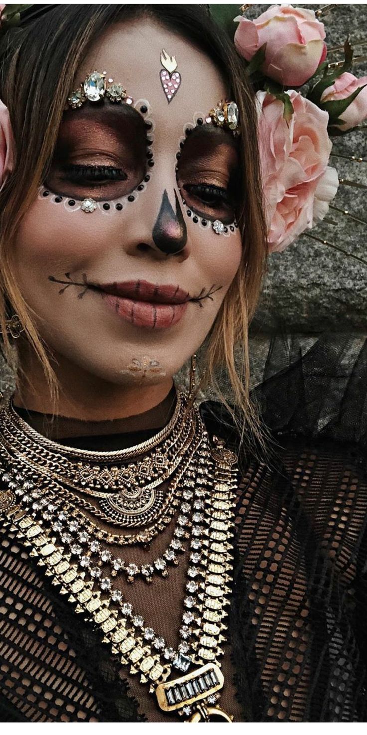 Women’s Skull Makeup, Pretty Day Of The Dead Makeup, Subtle Day Of The Dead Makeup, Catrina Makeup Simple, Dia Los Muertos Costume, Day Of The Dead Face Makeup, Day Of The Dead Make Up, Catrina Outfit Costume Ideas, Day Of The Dead Makeup Easy