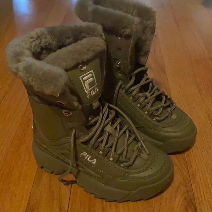 New!! Never Worn!! Girls Size 13! Great For Winter! Casual Boots With Plush Lining And Round Toe, Casual Lace-up Boots With Faux Fur Trim, Green Synthetic Winter Boots, Winter Green Synthetic Boots, Fluffy Casual Winter Boots, Casual Fluffy Winter Boots, Casual Boots With Faux Fur Trim And Round Toe, Trendy Faux Fur Boots With Round Toe, Casual Faux Fur Boots For Cold Weather