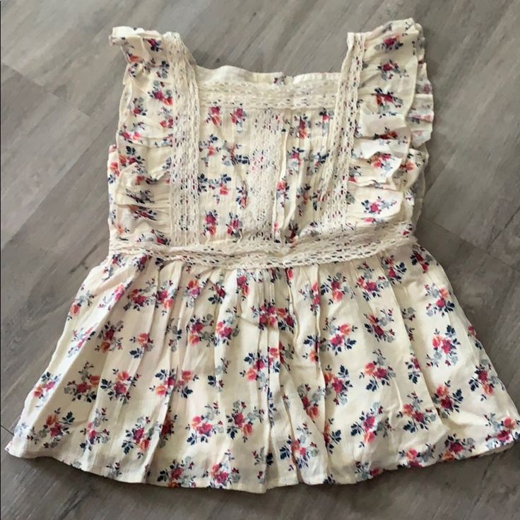 Gap Kids Floral Blouse New With Tags- Size Large $20 Gap Ruffled Tops For Summer, Summer Ruffled Tops From Gap, Summer Ruffled Tops By Gap, Spring Cotton Tops With Lace Trim, Cute Sleeveless Top With Lace Trim, Cute Sleeveless Lace Trim Tops, Gap Ruffled Short Sleeve Tops, Cute Cotton Tops With Lace Trim, Summer Printed Tops For Daywear