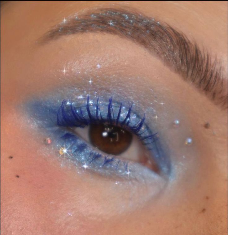 Atlantis Photoshoot, Blue Glitter Eye Makeup, Glitter Carnaval, Makeup Pinterest, Maquillage On Fleek, Concert Makeup, Aesthetic Vogue, Sparkly Makeup, Rhinestone Makeup