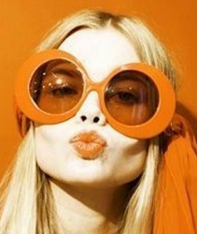 Crazy 60s sunglasses Mode Hippie, Lauren Hutton, Orange You Glad, Round Glasses, I'm With The Band, Orange Is The New, Orange Crush, Orange Is The New Black, Negroni