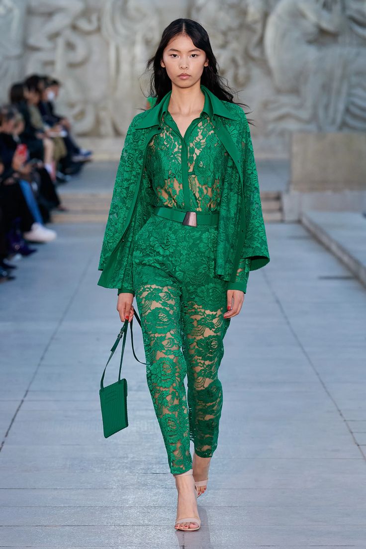 Akris Spring 2023 Ready-to-Wear Collection | Vogue Spring 2023 Ready To Wear, Winter Typ, 2023 Ready To Wear, Spring 2023, Fashion Show Collection, Lace Shirt, Green Fashion, Runway Fashion, Paris Fashion Week