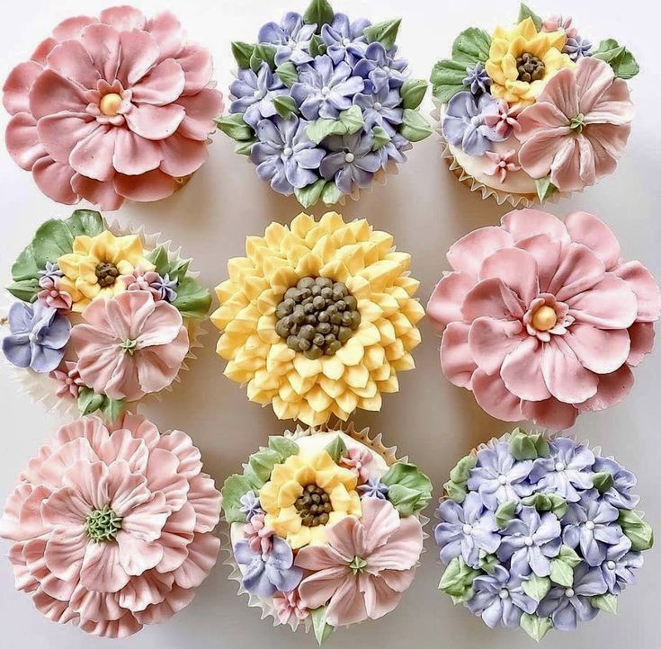 cupcakes decorated with flowers are arranged in a circle