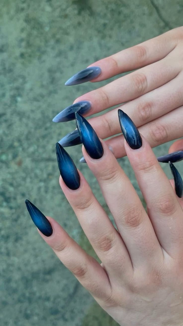 Black Blue Aura Nails, Aura Nails Stiletto, Black And Blue Aura Nails, Nails Aura Design, Stiletto Aura Nails, Aura Blue Nails, Dark Blue Aura Nails, Black Formal Nails, Nail Blue Design