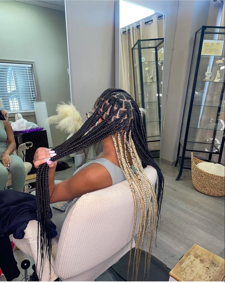 Knotless Pick A Boo Braids, Blonde Knotless Braids On Black Hair, Peek A Boo Knotless Braids Blonde, Knotless With Peek A Boo, Knotless Braids Peak A Boo, Peekaboo Jumbo Knotless Braids, Peak A Boo Goddess Braids, Blonde Peek A Boo Braids, Peekaboo Knotless Braids Blonde