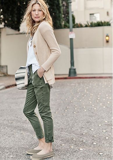 Green Kacki Pants Outfit, Olive Green Cropped Pants Outfit, Olive Pants Outfit Spring, Green Jeans Outfit Fall, Olive Green Pants Outfit Spring, Olive Khaki Pants Outfit, Green Pants Work Outfits Women, Moss Green Pants Outfit, Sage Green Pants Outfits Color Combos