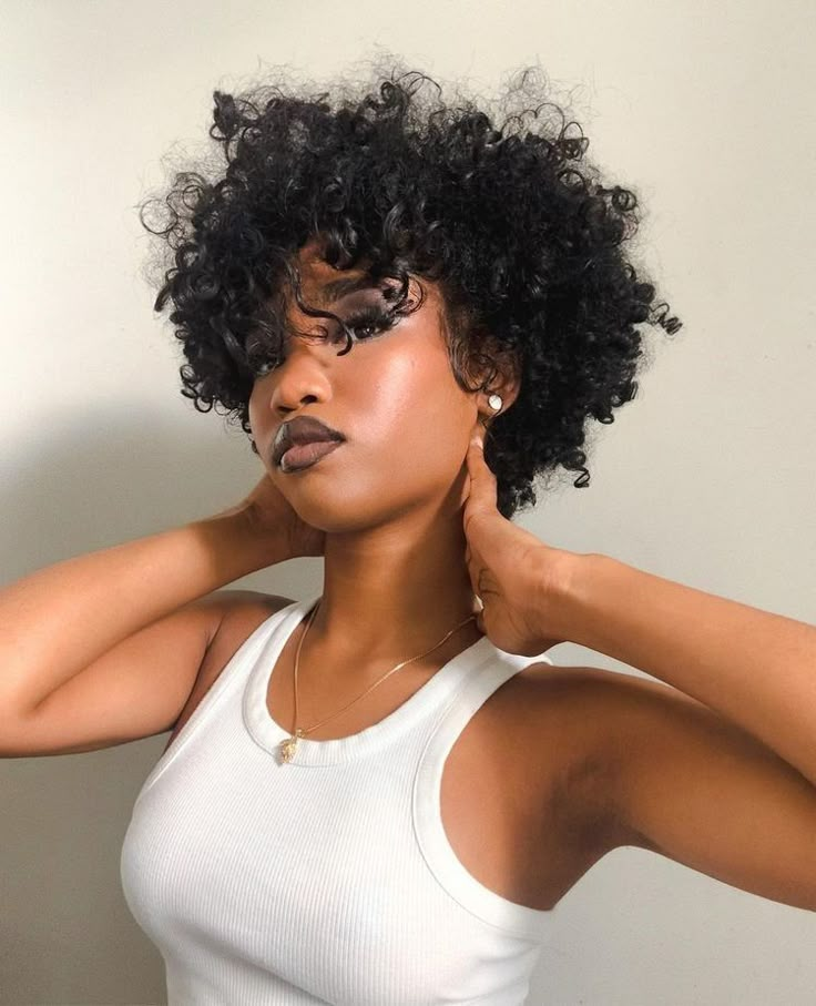 Short Natural Curly Hair, Curly Fro, Natural Hair Short Cuts, Short Curly Haircuts, Pelo Afro, Hairdos For Curly Hair, Black Curly Hair, Hair Crush, Short Natural Hair Styles