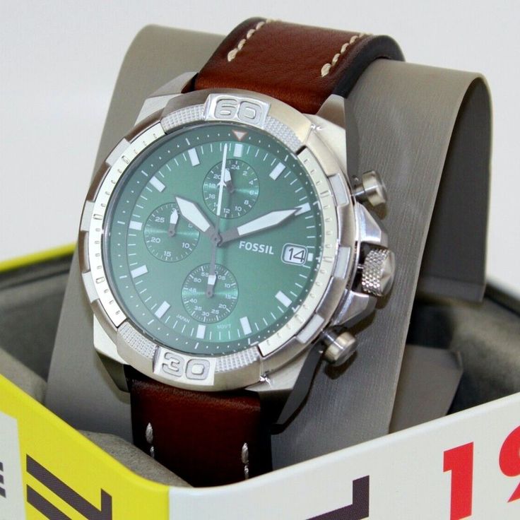 Fossil Green Dial Silver Brown Leather Men's Watch - Band New With Tags! - Limited Quanity -100% Authentic - Full Retail Package With All Accesories "Let Your Wardrobe Reflect Your Happiness!" :) - M About The Watch: Case Size: 50mm Water Resistance: 5 Atm Strap Width: 24mm Strap Inner Circumference: 200+/- 5mm Leather Chronograph Watch With Analog Display As Gift, Modern Green Leather Watches, Green Leather Watches With Subdials, Green Leather Chronograph Watch, Silver Leather Watch For Outdoor, Silver Leather Outdoor Watch, Green Leather Analog Watch, Outdoor Silver Leather Watch, Leather Automatic Chronograph Watch For Gift