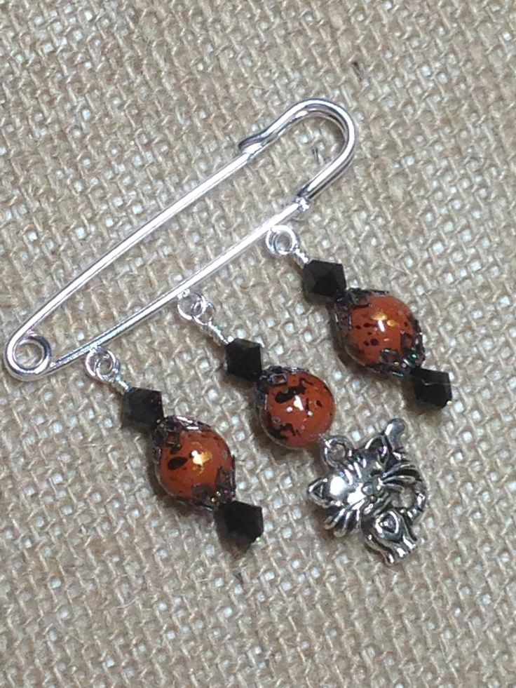 Beaded Cat Shawl Pin Kilt Pin Jewelry, Beaded Cat, Beaded Shawl, Safety Pin Bracelet, Scarf Pins, Kilt Pin Brooches, Safety Pin Jewelry, Found Object Jewelry, Kilt Pins