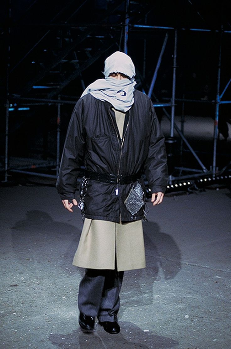 Raf Simons | AW 2001-02 | Riot Riot Riot Raf Simmons, Anti Fashion, Archive Fashion, Mens Outfit Inspiration, Raf Simons, Menswear Collection, Runway Fashion, High Fashion, Fashion Show