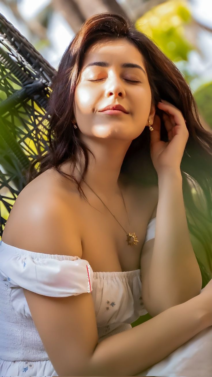 Raashi Khanna, Rashi Khanna, Indian Actress Hot Pics, Bollywood Actress, Very Rare, Desi, Women's Fashion, Actresses, Queen