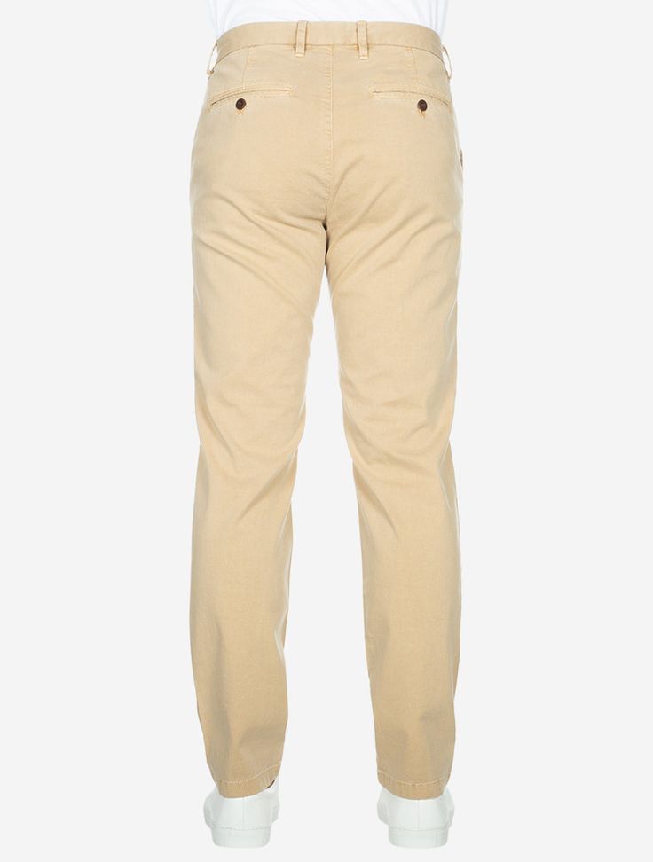 With a sleek, streamlined look, these chinos are a modern take on this beloved preppy icon. Perfect for your most active days, these Tech Prep™ chinos will keep you cool, dry, and comfortable. Material: Shell - 71% Cotton, 26% Polyester, 3% Elastane, Pocket Lining - 100% Cotton Regular fit Slanted front pockets, buttoned doubled welt back pockets GANT logo on right welt pocket Preppy Icon, Gant Logo, Dark Khaki, Keep Your Cool, Welt Pocket, Blazer, ? Logo