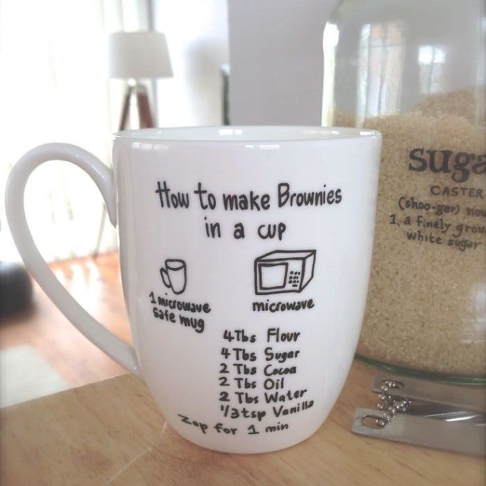 a coffee cup with instructions for how to make brownies in a cup on it