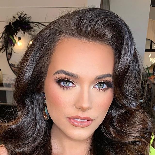 Boun Vang on Instagram: "She’s back 👑 Get ready @misscollegiateamerica 2024✨ • Hair&Makeup on the gorgeous @haleypontius @missarcollegiateamerica • • #Arkansas #makeup #powerofmakeup #wedding  #bride #makeupartist #northwestarkansas #fashion #beautiful #pageant #photooftheday #instagood #makeupartistworldwide #life #happy #artist #style #worldwide #glam #LA #love #picoftheday #bridal #Model #Dallas #Hollywood #NewYork #missusa #missuniverse #art" Pageant Glam Makeup, Pageant Makeup For Brunettes, Pagent Makeup, Pageant Hair And Makeup, Liquid Cat, Interview Makeup, Bridal Model, Natural Dramatic, Skincare Favorites