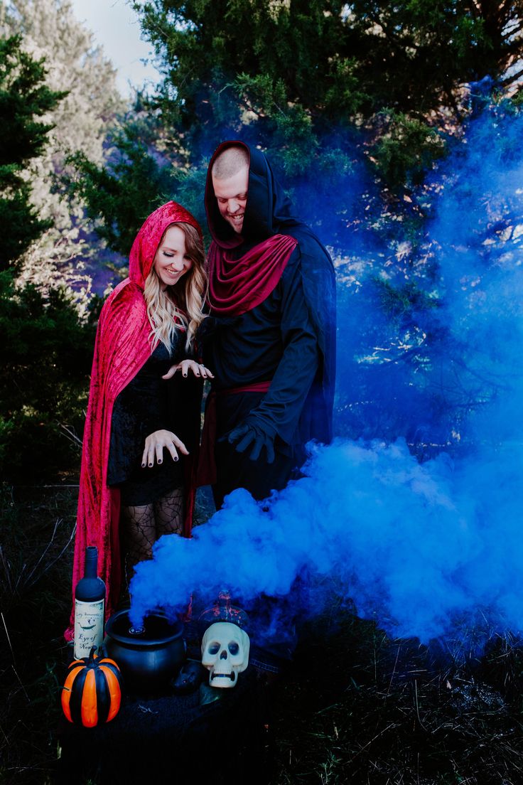 Halloween General Reveal, Gender Reveal Ideas Halloween, Cauldron Gender Reveal, Witch Gender Reveal, Reveal Photoshoot, Themed Gender Reveal, Outdoor Halloween Parties, Halloween Gender Reveal, Pregnancy Gender