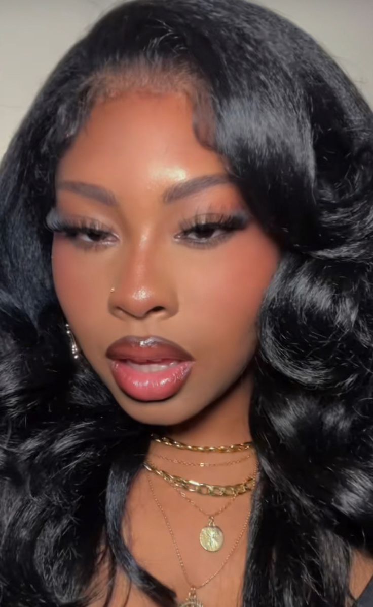 @jleelaureen on tiktok, dark feminine make up look Douyin Makeup On Dark Skin, Soft Matte Makeup Look, Soft Makeup Black Women, Matte Makeup Look Natural, Dark Feminine Makeup Black Women, Dark Feminine Black Women, Innocent Makeup Look, Black Waterline Makeup, Dark Fem Makeup