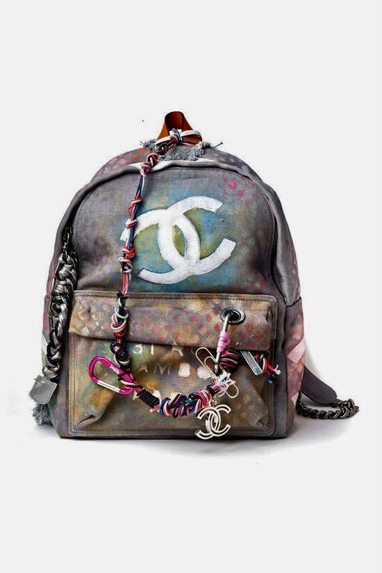 Mochila Chanel, Chanel Graffiti, Graffiti Backpack, Graffiti Bag, Painting Backpack, Chanel 2014, Chanel Canvas, Mode Shoes, Chanel Resort