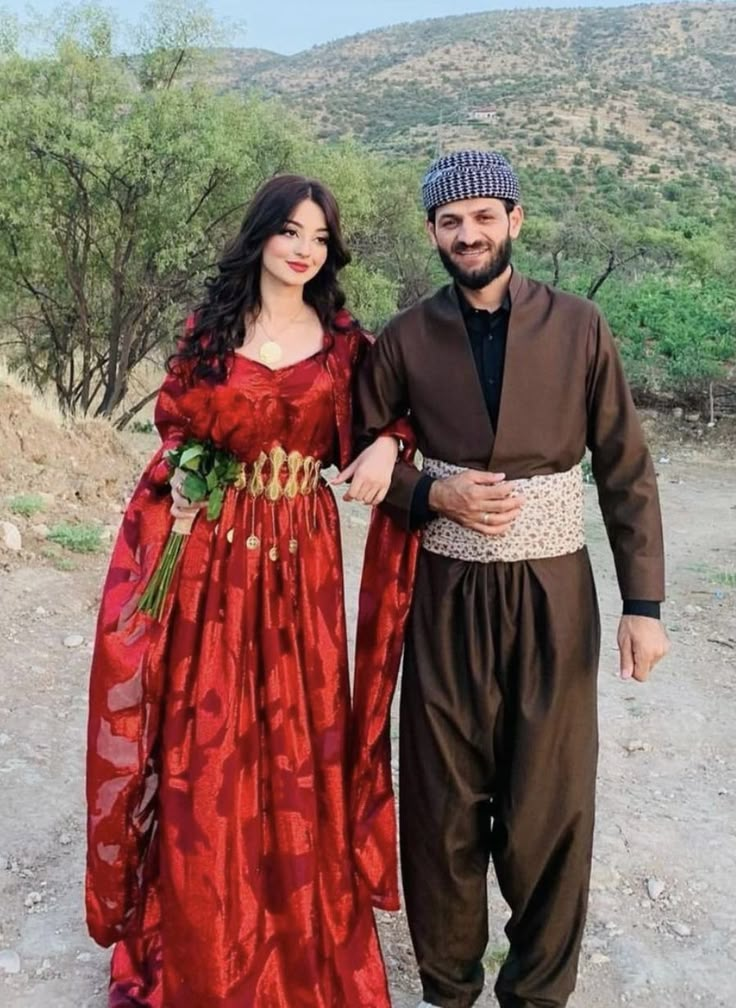 Red Kurdish Dress, Kurdish Clothes Women, Kurdish Dress Traditional, Kurdish Henna, Kurdish Wedding Dress, Kurdish Aesthetic, Kurdish Wedding, Jly Kurdi, Kurdish Style