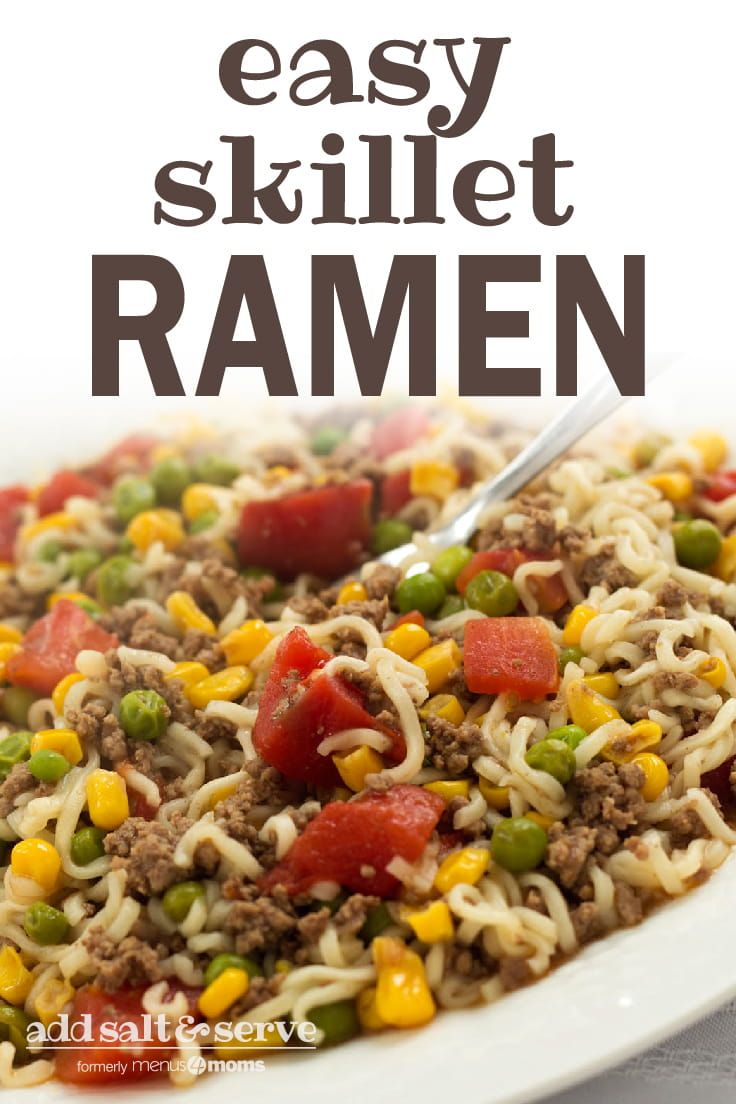 an easy skillet ramen recipe with noodles, vegetables and ground beef in it