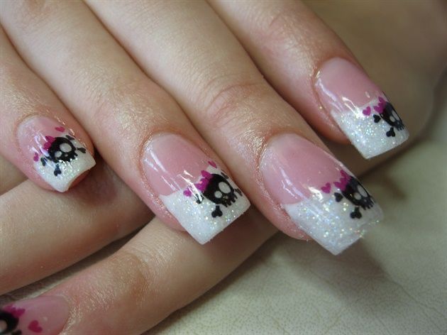 Cutest Nails, 2000s Nails, Nail Piercing, Skull Nails, Colors Nails, Punk Nails, Diva Nails, Duck Nails, Grunge Nails