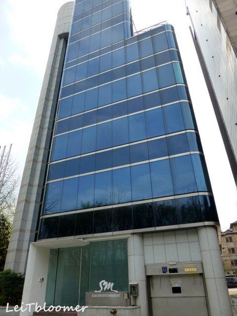 an office building that is very tall and has glass windows