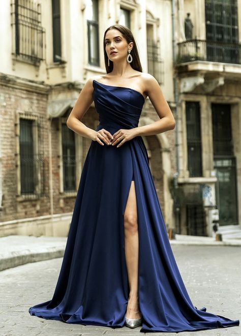 Navy Blue Dress Elegant, Prom Dresses Blue Navy, Sapphire Prom Dress, Navy Blue Prom Dresses Long, Blue Graduation Dress, Prom Dresses Navy Blue, Pager Ayu, Navy Blue Satin Dress, Dark Blue Gown