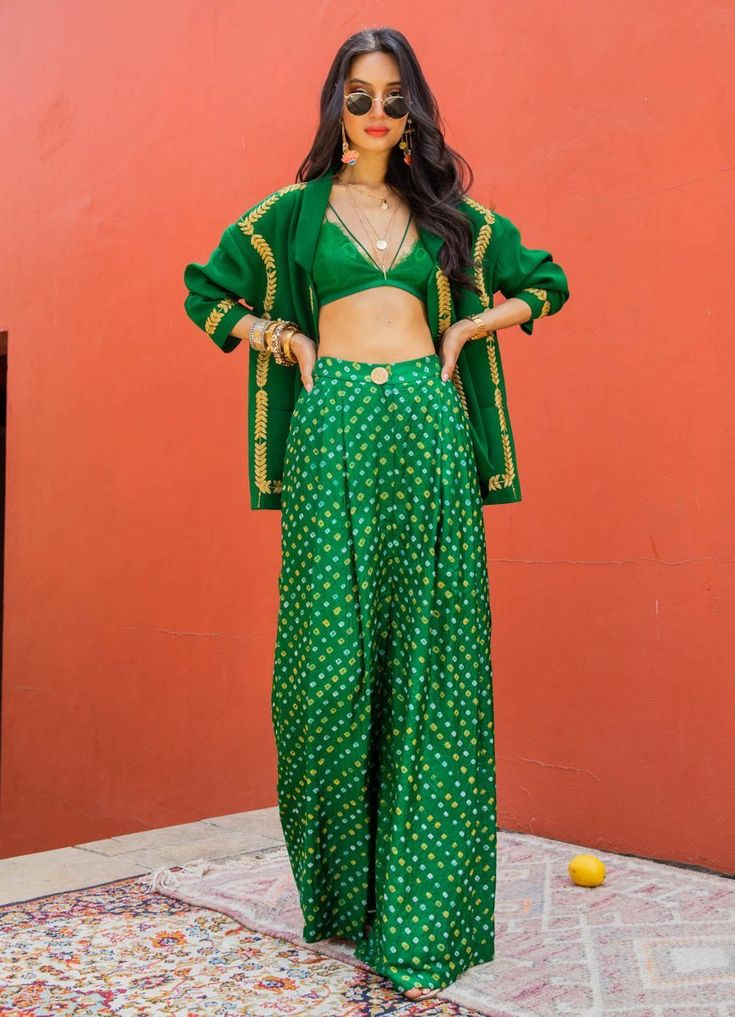 Emerald Bandhani Set The Little Black Bow - Fabilicious Fashion Boho Indian Outfits Wedding, Resort Wear Indian, Indian Streetwear Fashion, Indian Palazzo Pants Outfit, Wedding Guest Indian Outfit, Indian Pants Outfit, Diwali Outfit Indian For Teens, Modern Traditional Outfits, Mehndi Outfit Ideas