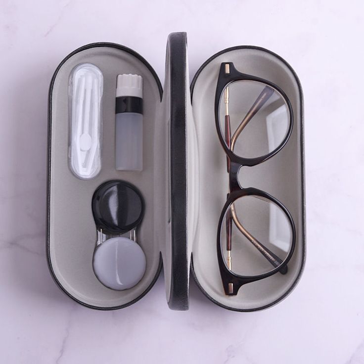 Penyimpanan Makeup, Eyeglasses Holder, Glasses Trends, Contact Lens Case, Contact Lens Cases, Eyeglasses Case, Cute Glasses, Fashion Eye Glasses, Stylish Glasses