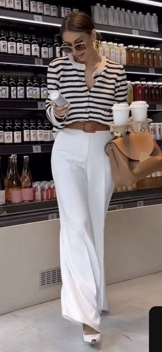 White Pants Classy Outfit, Work Outfits Women Summer 2024, White Pants Work Outfit, Party Brunch Outfit, Work Dinner Outfit, Cute Casual Work Outfits, Work Event Outfit, Dinner Outfit Ideas, Event Outfit Ideas