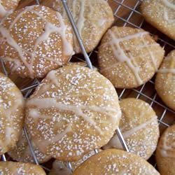 a bunch of cookies that are on a cooling rack