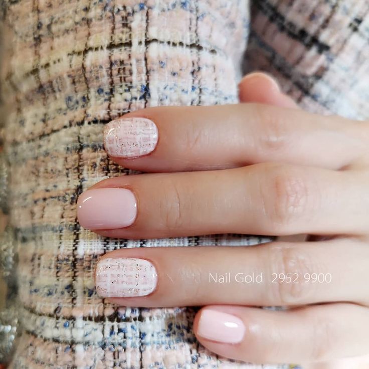 Tweed CHANEL nail Style Hotlin Tweed Nails, Chanel Nails Design, Pattern Nails, Chanel Nail Polish, Chanel Nails, Art Deco Nails, Tweed Pattern, Nail Style, Bride Nails