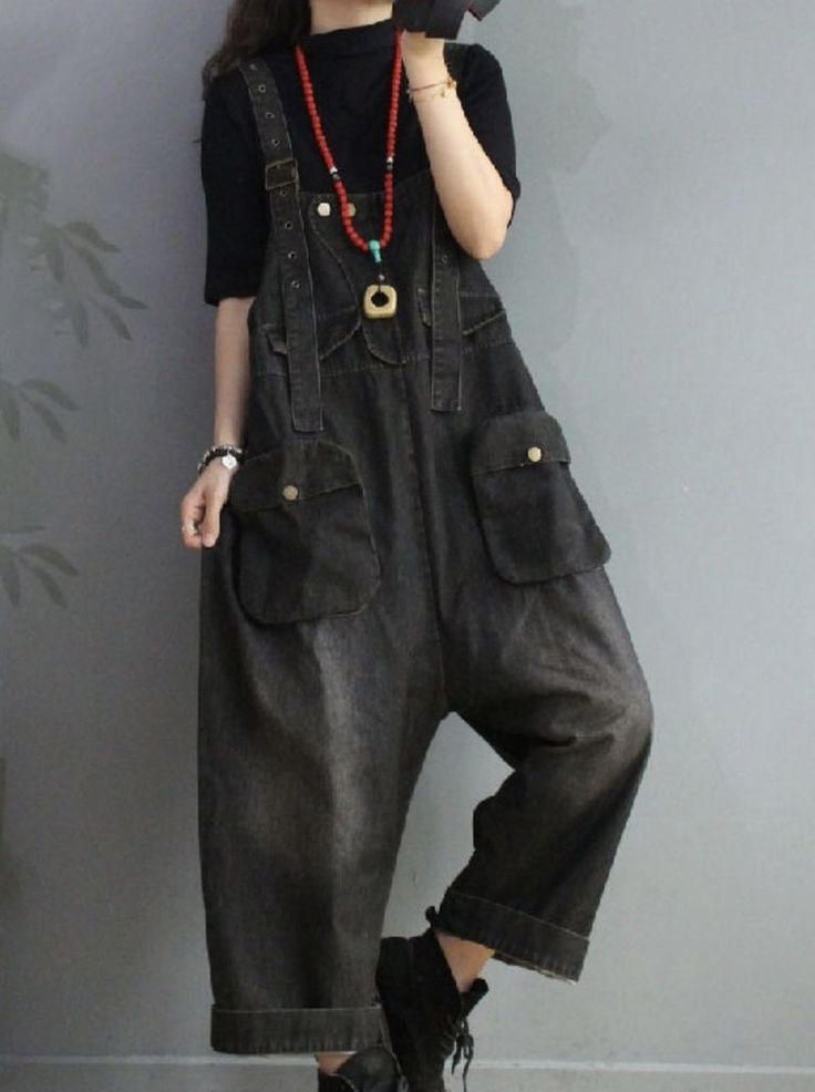 Black Overalls Outfit, Ripped Overalls, Black Dungarees, Red Overalls, Ripped Jeans Style, Overalls Casual, Cotton Overalls, Overalls Outfit, Chic Gowns