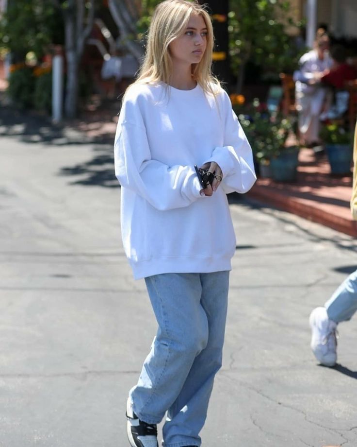 Leni Klum Outfits, Grey Sweats Outfit, Heaven Aesthetic, Leni Klum, Street Style Outfits Casual, Winter Outfits Aesthetic, Model Off Duty, Mode Inspo, Winter Fits