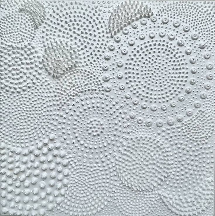 an image of bubbles in the water on a glass surface with white circles around it