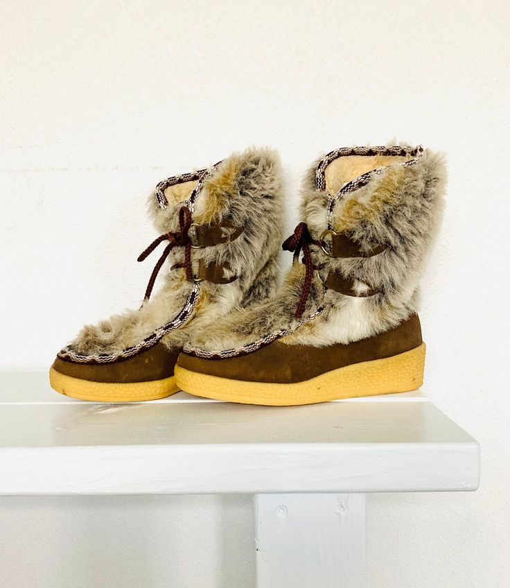 In great vintage condition, some normal wear. Size 7 USA. Measures 9.25" inch insole length, 3.5" inch length Fluffy Snow Boots, Fluffy Snow, Boots Vintage, Winter Snow Boots, Vintage 1970s, Boot Shoes Women, Snow Boots, Winter Boots, 1970s