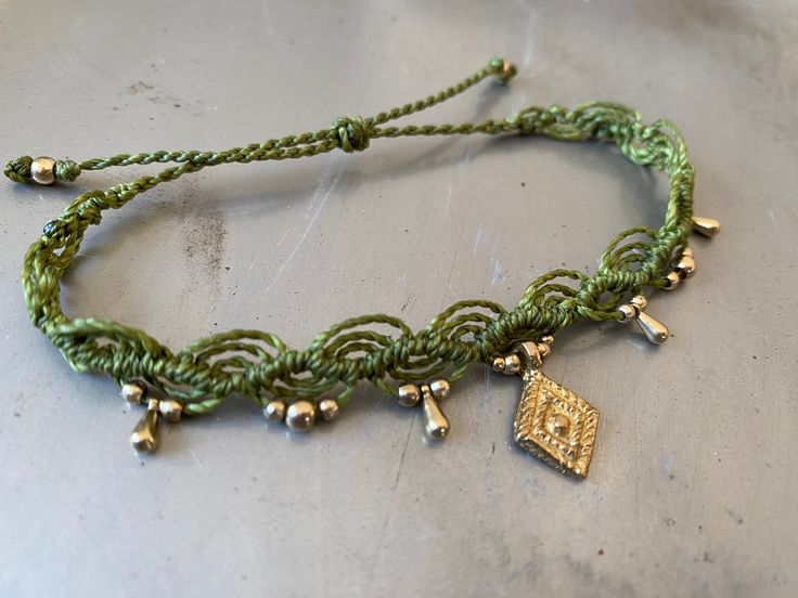 Handmade macrame anklets Color of the tape: Green Individually adjustable thanks to sliding knots Anklet Ribbon, Macrame Anklet, Anklets Boho, Handmade Macrame, Homemade Jewelry, Anklet Jewelry, Body Jewellery, Ribbon Colors, Green Gold