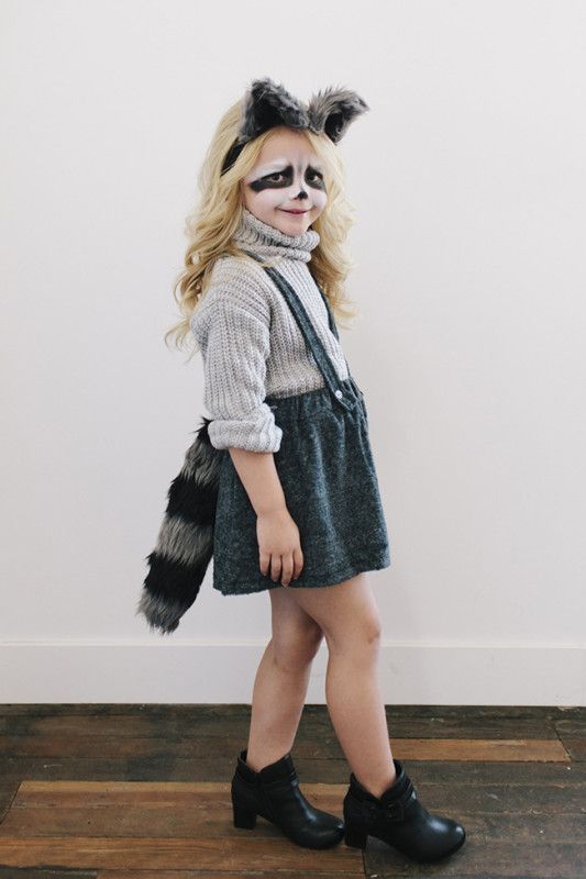 Racoon Halloween Costume, Diy Raccoon Costume Kids, Raccoon Makeup Halloween, Raccoon Costume Makeup, Animal Costume Ideas, Raccoon Costume Diy Women, Raccoon Halloween Costume, Raccoon Costume Diy, Racoon Costume