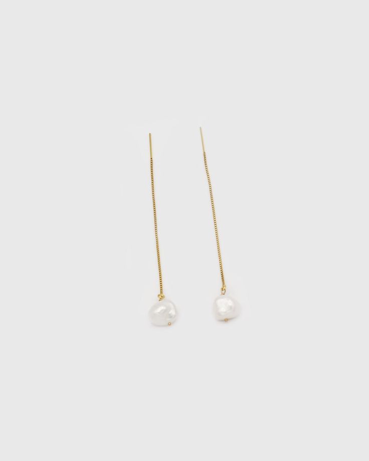 Meet these elegant and classic pearl threader earrings. Handcrafted in gold-filled threader earrings with freshwater pearls. Each pearl is handpicked to let the unique shape shine through. Each pearl is unique and slightly varies in size and shape — and that's the beauty of it. …………………………………. I T E M D E T A I L S • Sold as a pair • Threader length is 80mm (without the pearl) • Pearl is genuine freshwater Keshi pearl (10 x 9 mm)• Tarnish-resistant, showerproof, safe for sensitive ears • 14K Gold Elegant Yellow Gold Threader Earrings With Adjustable Chain, Elegant Long Drop Threader Earrings With Delicate Chain, Classic Gold Long Drop Threader Earrings, Classic Gold Linear Earrings With Pearl Chain, Elegant 14k Gold Drop Threader Earrings, Elegant Long Drop Threader Earrings With Adjustable Chain, Elegant Threader Earrings With Long Drop And Adjustable Chain, Minimalist Pearl Chain Drop Threader Earrings, Yellow Gold Long Drop Threader Earrings With Pearl Drop