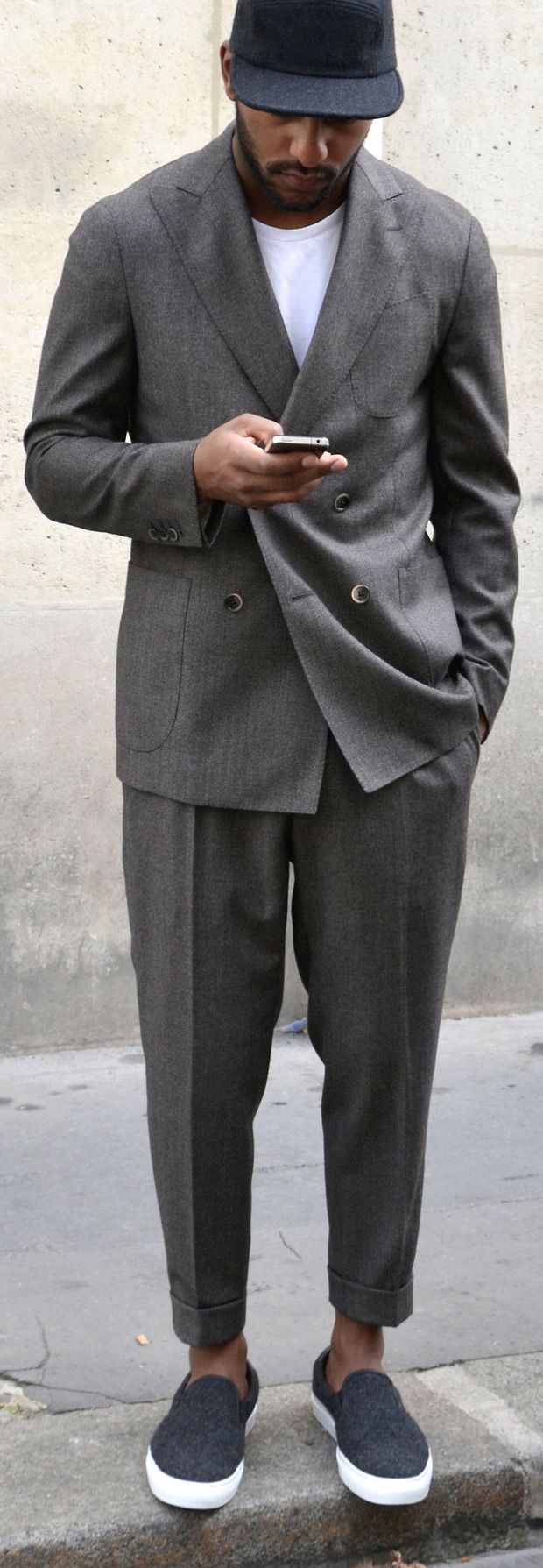 Nothing in the world of men’s fashion has been pigeon-holed quite as much as the suit. Suits And Sneakers, Modern Suits, Mens Fashion Blog, Neue Outfits, Men’s Suits, Suit Style, Mens Fashion Suits, Mode Inspo, 가을 패션